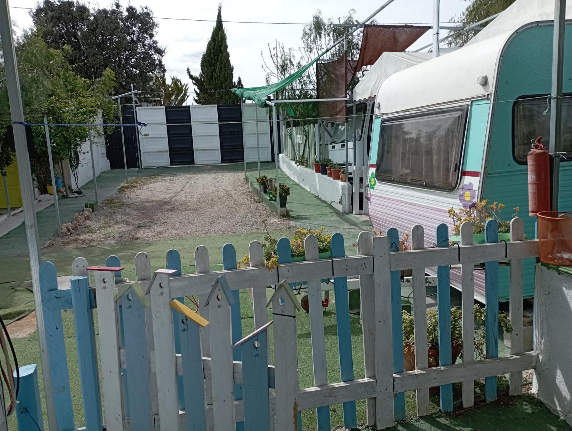 Camping Mascotas cerca de Alicante Hostal Sax Exterior foto