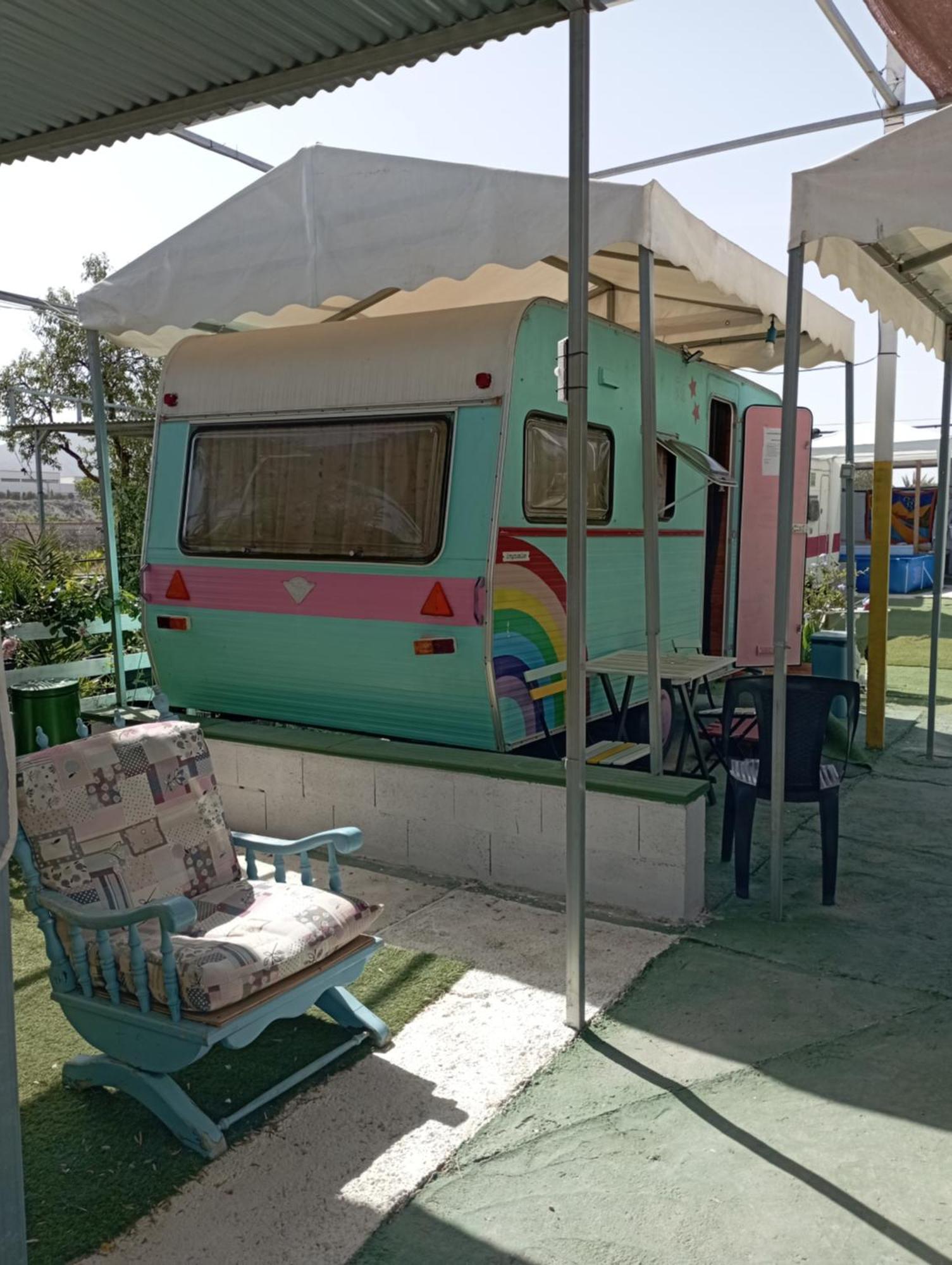 Camping Mascotas cerca de Alicante Hostal Sax Exterior foto